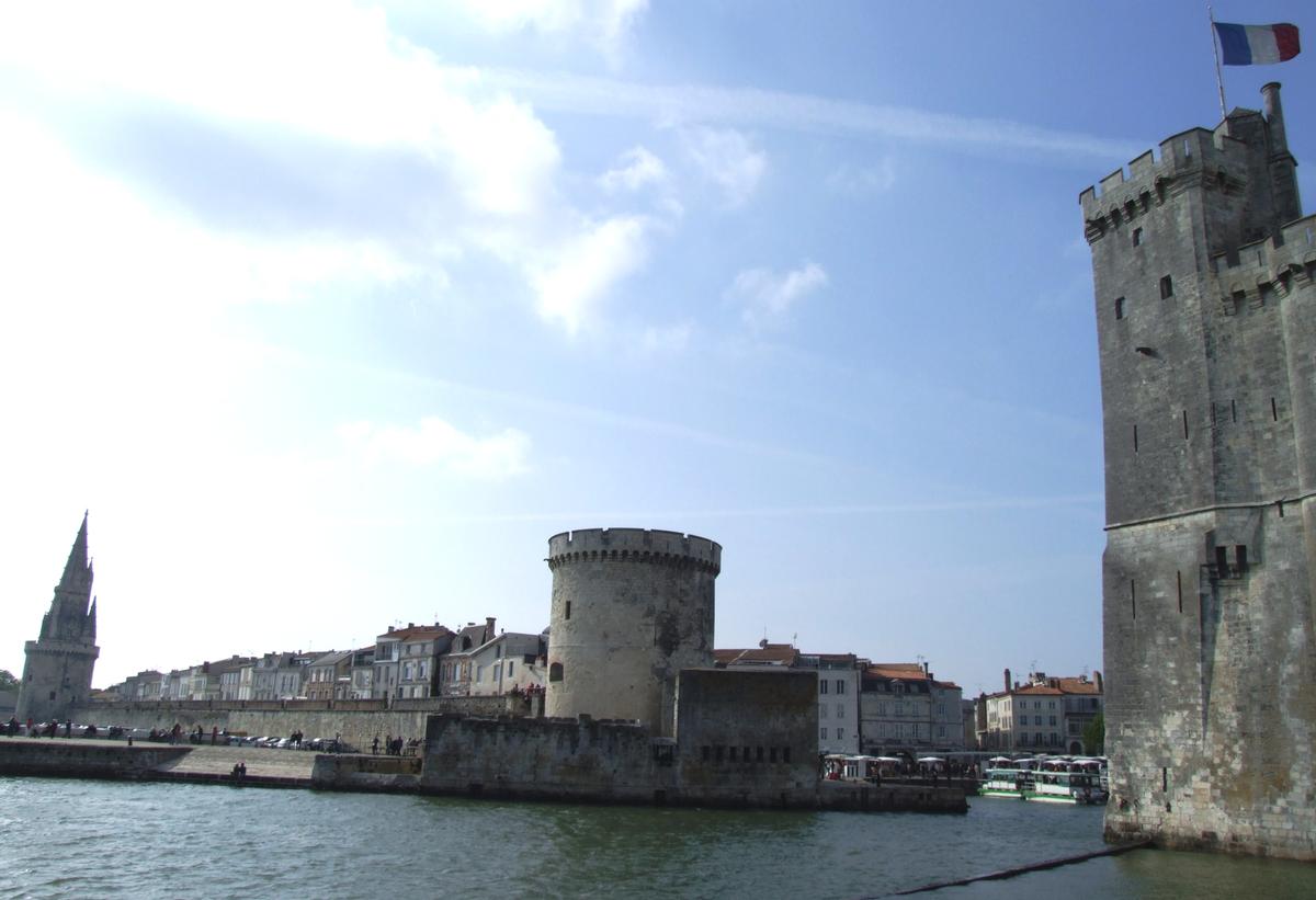 La Rochelle - Tours Saint-Nicolas, de la Chaîne et de la Lanterne et les remparts 