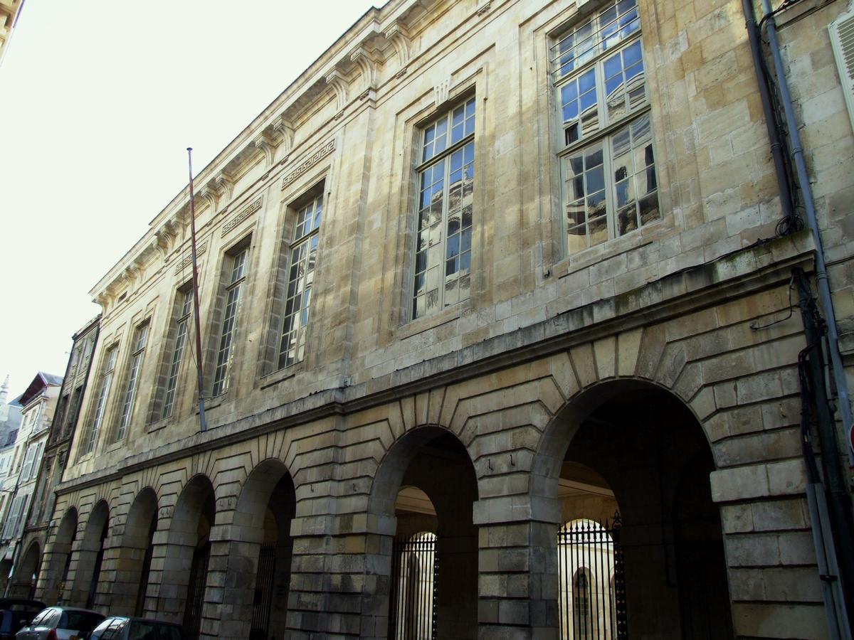 La Rochelle - Chambre de commerce dite la Bourse - Façade sur la rue du Palais 