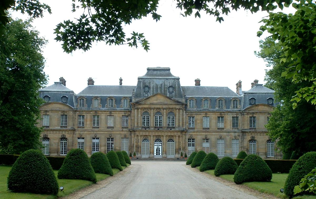 Château de ChamplâtreuxFaçade côté route 