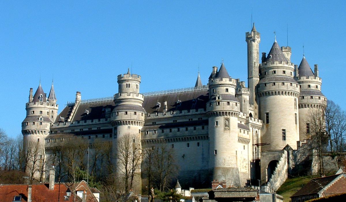 Château de PierrefondsEnsemble côté Ouest - Tours 