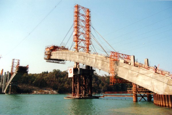 Pont ChateaubriandEnsemble en cours de construction 