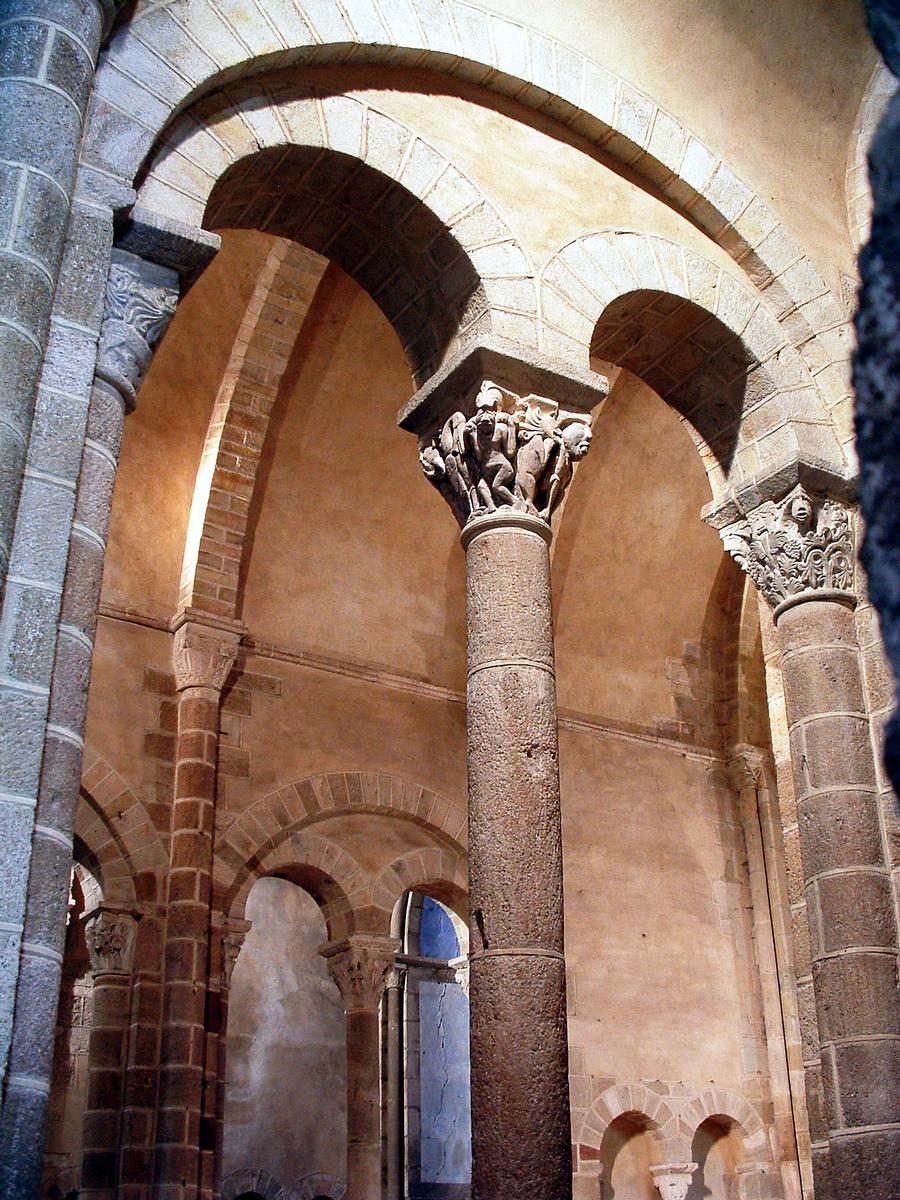 Châteaumeillant - Eglise Saint-Genès - Colonnes de l'abside 