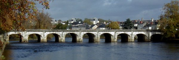 Pont Henri IV à Châtellerault.Côté amont 