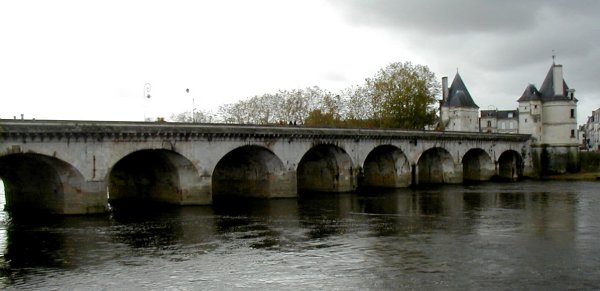 Pont Henri IV à Châtellerault.Côté aval 