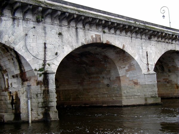 Pont Henri IV à Châtellerault.Côté aval - Une travée 