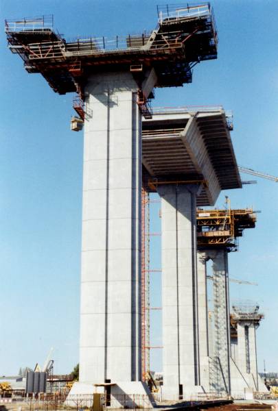 Pont de Cheviré à Nantes en cours de construction 