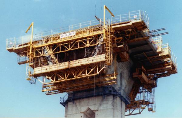 Pont de Cheviré, Nantes, during construction 