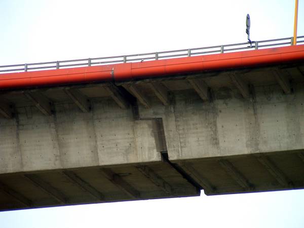 Pont de Cheviré, Nantes. Articulation du viaduc d'accés rive gauche 