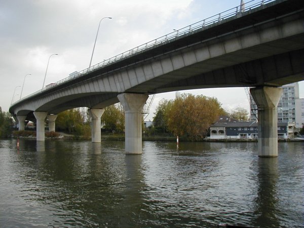 Pont sur la Seine à Choisy-le-Roi (A86).Côté aval 