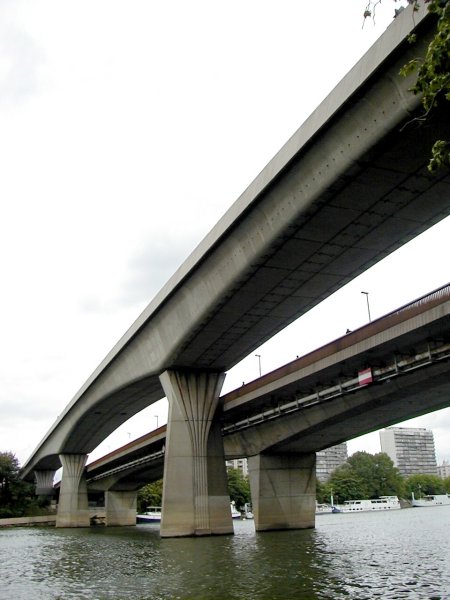 Pont-métro de Clichy.Pont-routier à droite 