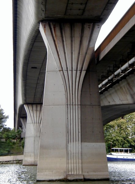 Seinebrücke für die Metro in Clichy bei Paris 