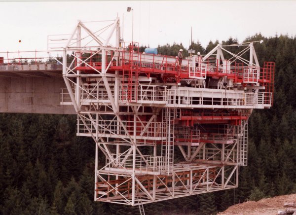 Clidane Viaduct.Mobile equipment for casting 