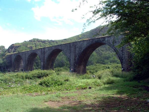 Pont des Colimaçons (Pont Mé), La Réunion.Ravine des Colimaçons 