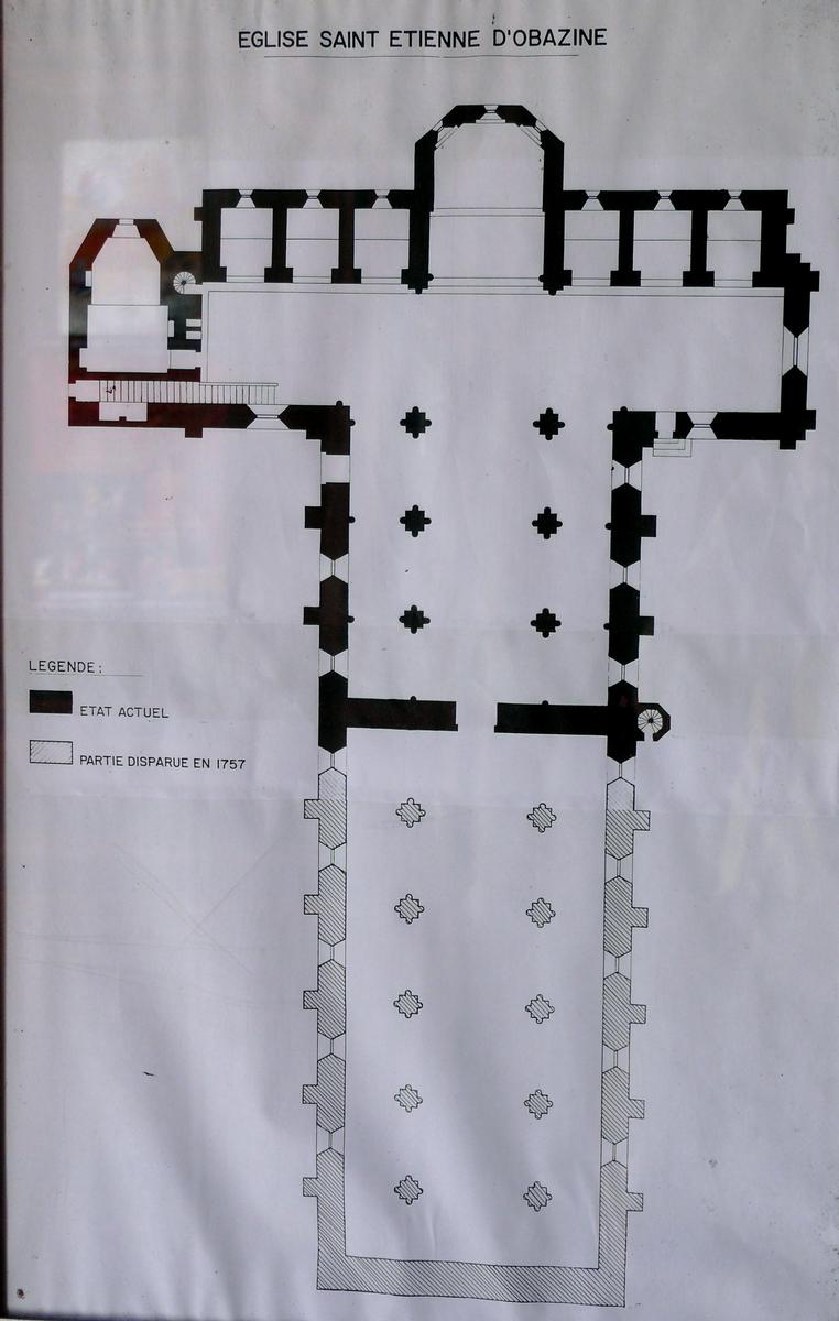 Fiche média no. 117192 Aubazine - Eglise Saint-Etienne (ancienne abbatiale) - Plan représentant en noir les parties existantes et en hachuré les parties disparues de l'abbatiale