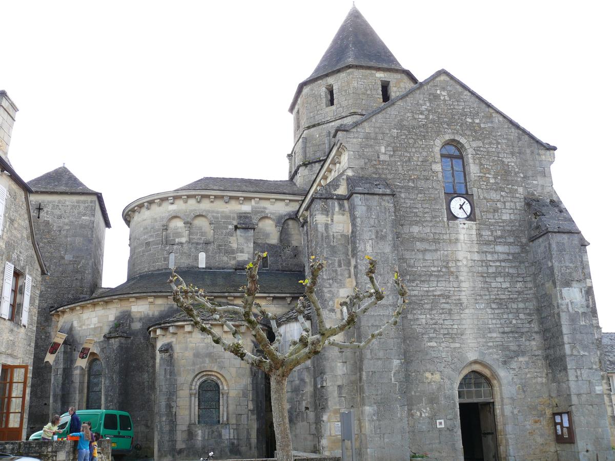 Saint-Robert - Eglise Saint-Robert - Chevet et bras nord du transept 