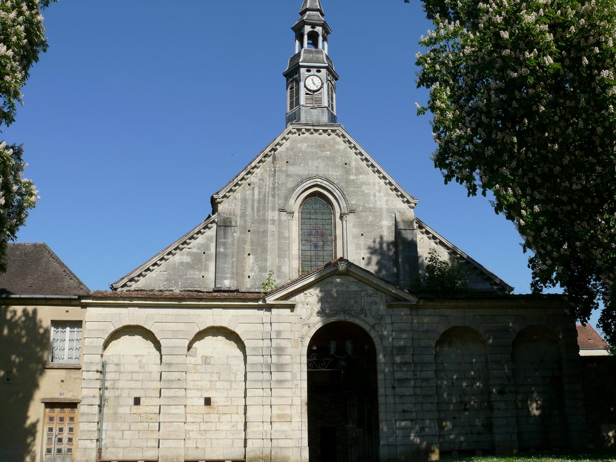 Châtillon-sur-Seine - Eglise Saint-Pierre - Le porche construit au 18ème siècle Châtillon-sur-Seine - Eglise Saint-Pierre - Le porche construit au 18 ème siècle