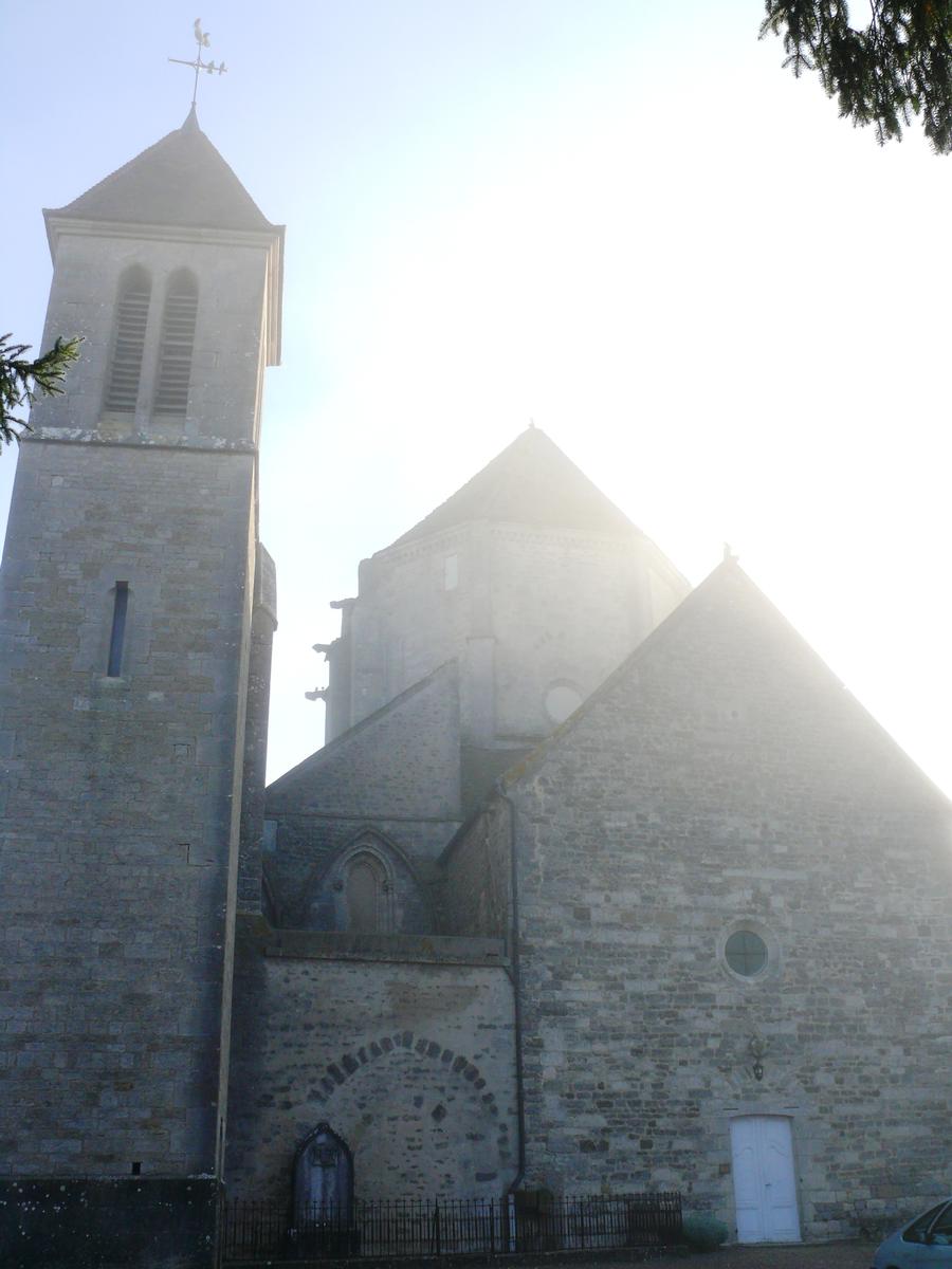 Saint-Thibault - Eglise priorale Saint-Thibault - Façade occidentale par temps de brouillard 