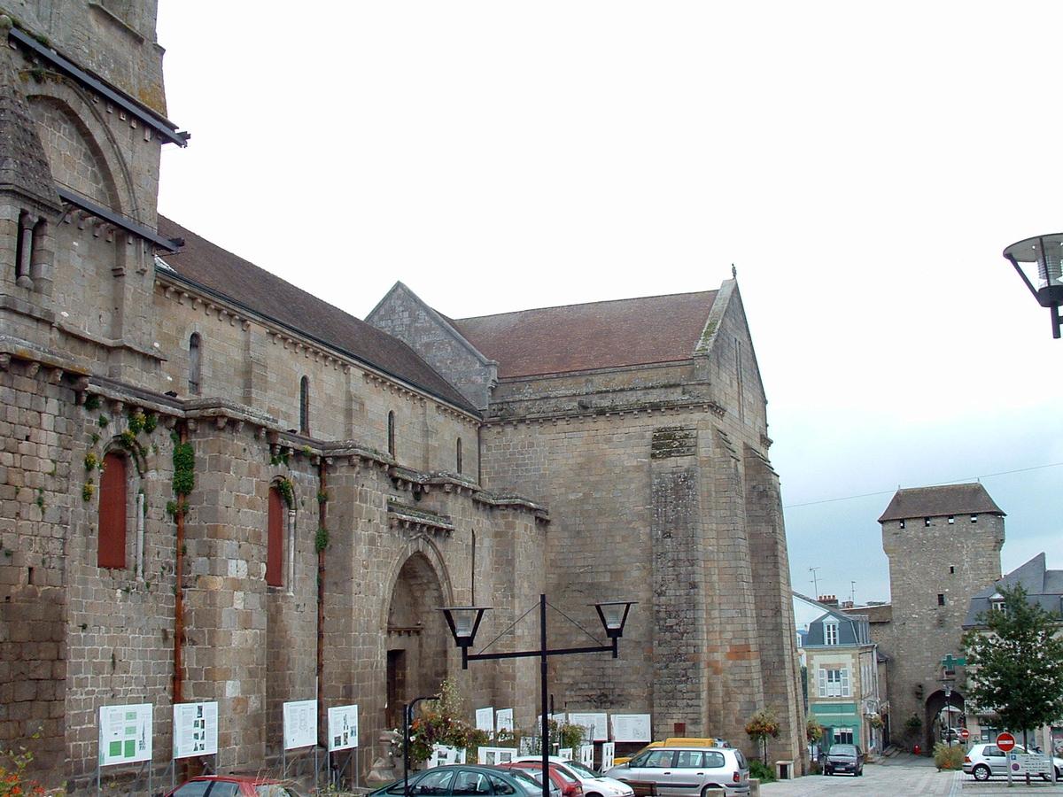 La Souterraine - Eglise Notre-Dame - Côté Sud et porte Saint-Jean 