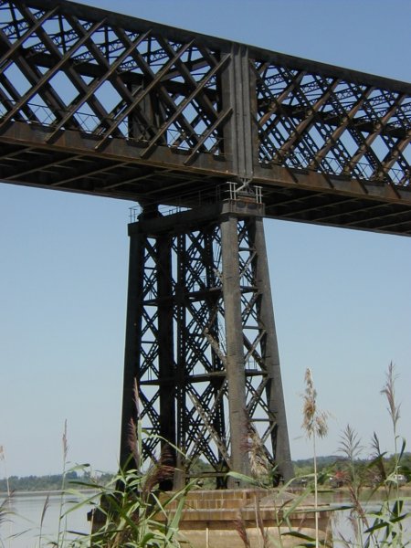 Pont ferroviarie à Cubzac-les-Ponts.Pile 