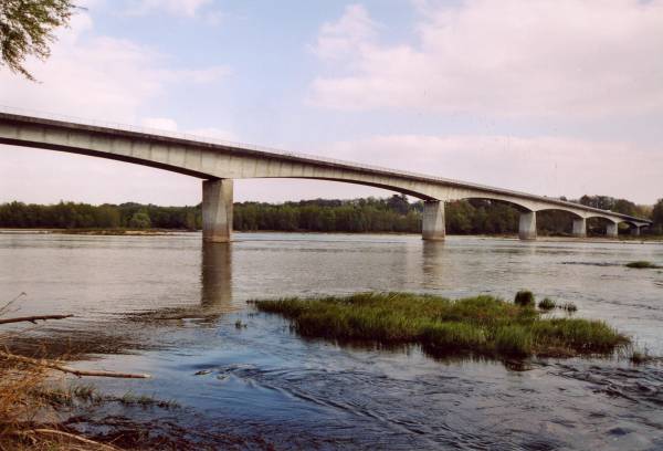 Pont Michel Debré, Amoboise.Vu de l'aval 