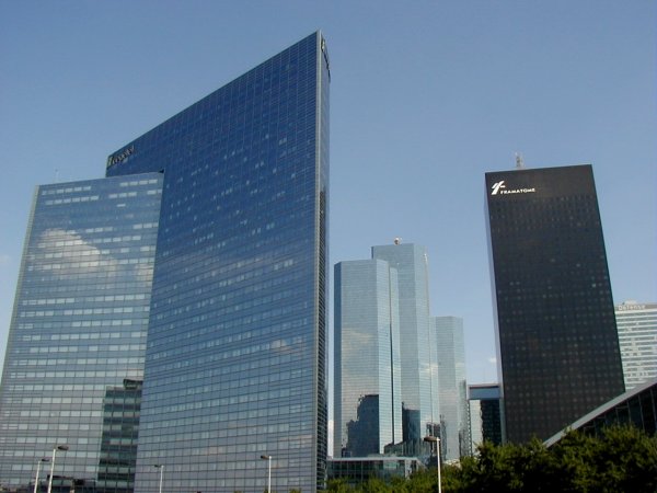 Paris-La Défense – 
Hochhäuser von Cégétel, ELF und Framatome 