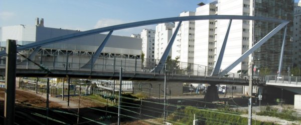 Pont Léonard de Vinci à La Défense 
