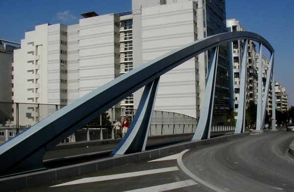 Pont Léonard de Vinci à La Défense.Poutre supérieure 