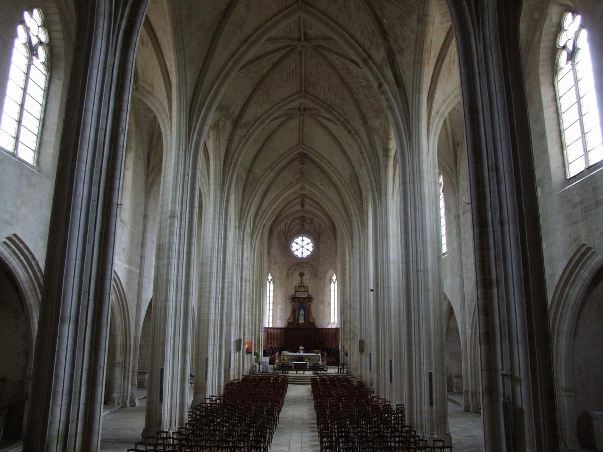 Abbaye royale de Celles-sur-Belle - Nef de l'église Notre-Dame 