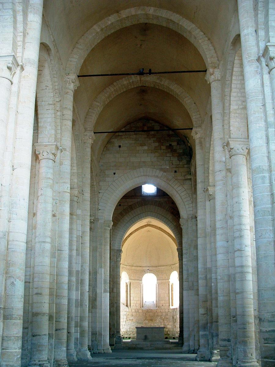 Parthenay-le-Vieux - Eglise Saint-Pierre - Nef 