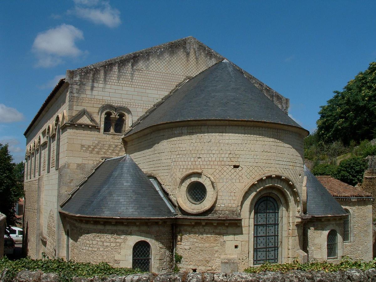 Saint-Généroux - Eglise Saint-Généroux - Ensemble vu du chevet 