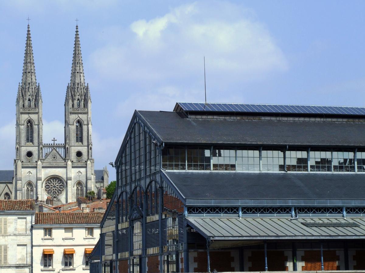 Niort - Les Halles et l'église Saint-André 