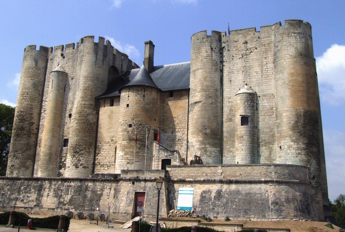 Niort - Le Donjon (construit par Henri II Plantagenêt et Richard Coeur de Lion) 
