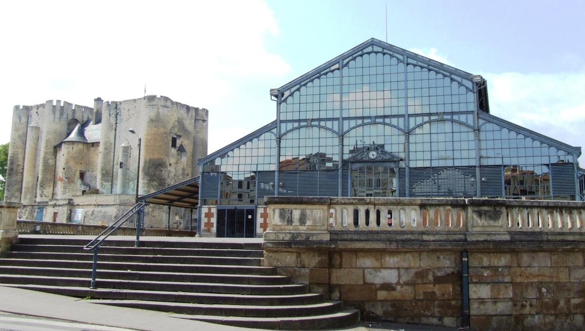 Niort - Les Halles et le Donjon 