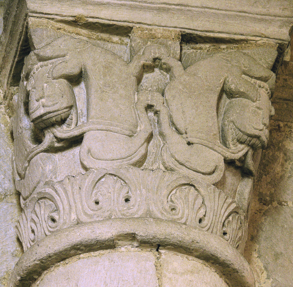Champdeniers-Saint-Denis - Eglise Notre-Dame - Nef romane: chapiteau 