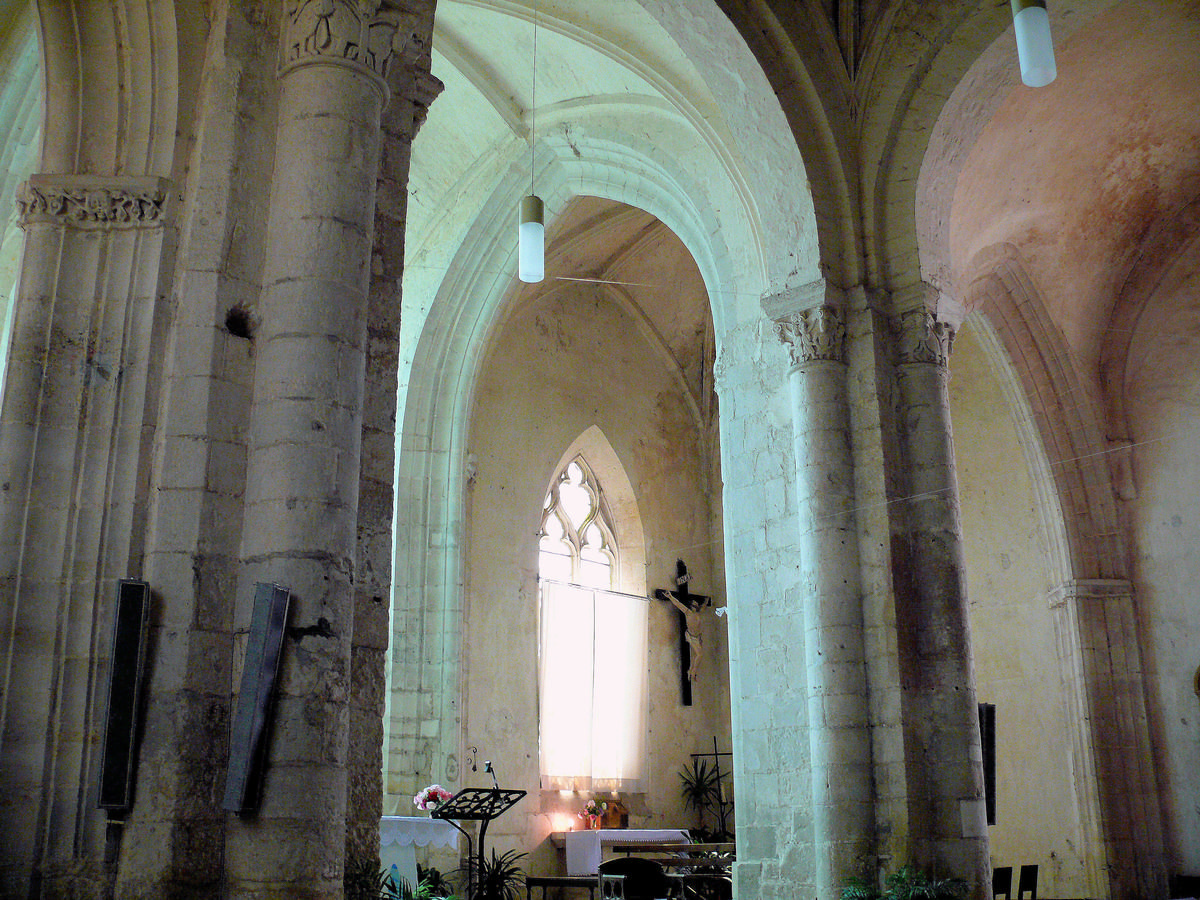 Champdeniers-Saint-Denis - Eglise Notre-Dame: Choeur et chapelle du 15ème siècle Champdeniers-Saint-Denis - Eglise Notre-Dame: Choeur et chapelle du 15 ème siècle