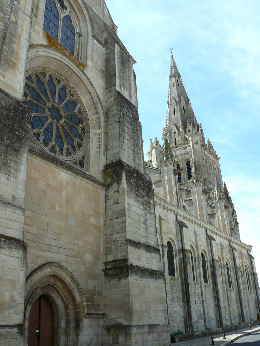 Saint-Maixent-l'Ecole - Eglise Saint-Maixent - Transept et clocher 