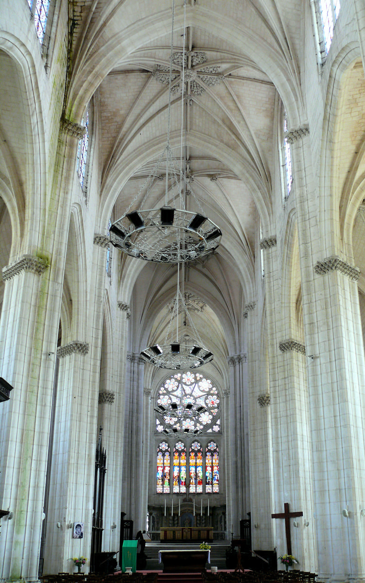 Saint-Maixent-l'Ecole - Eglise Saint-Maixent (ancienne abbaye) - Nef: vaisseau central 