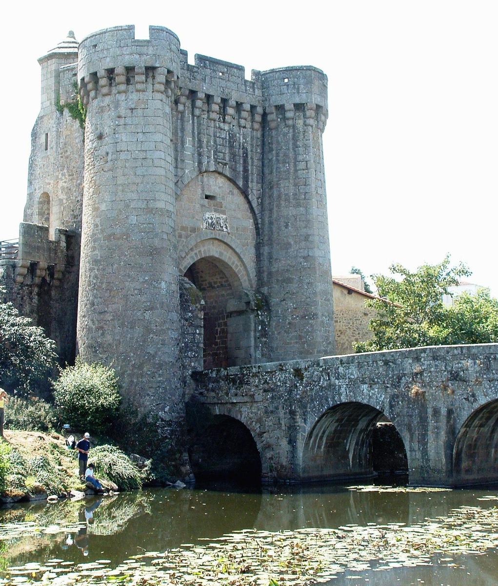 Parthenay - Pont et porte Saint-Jacques 
