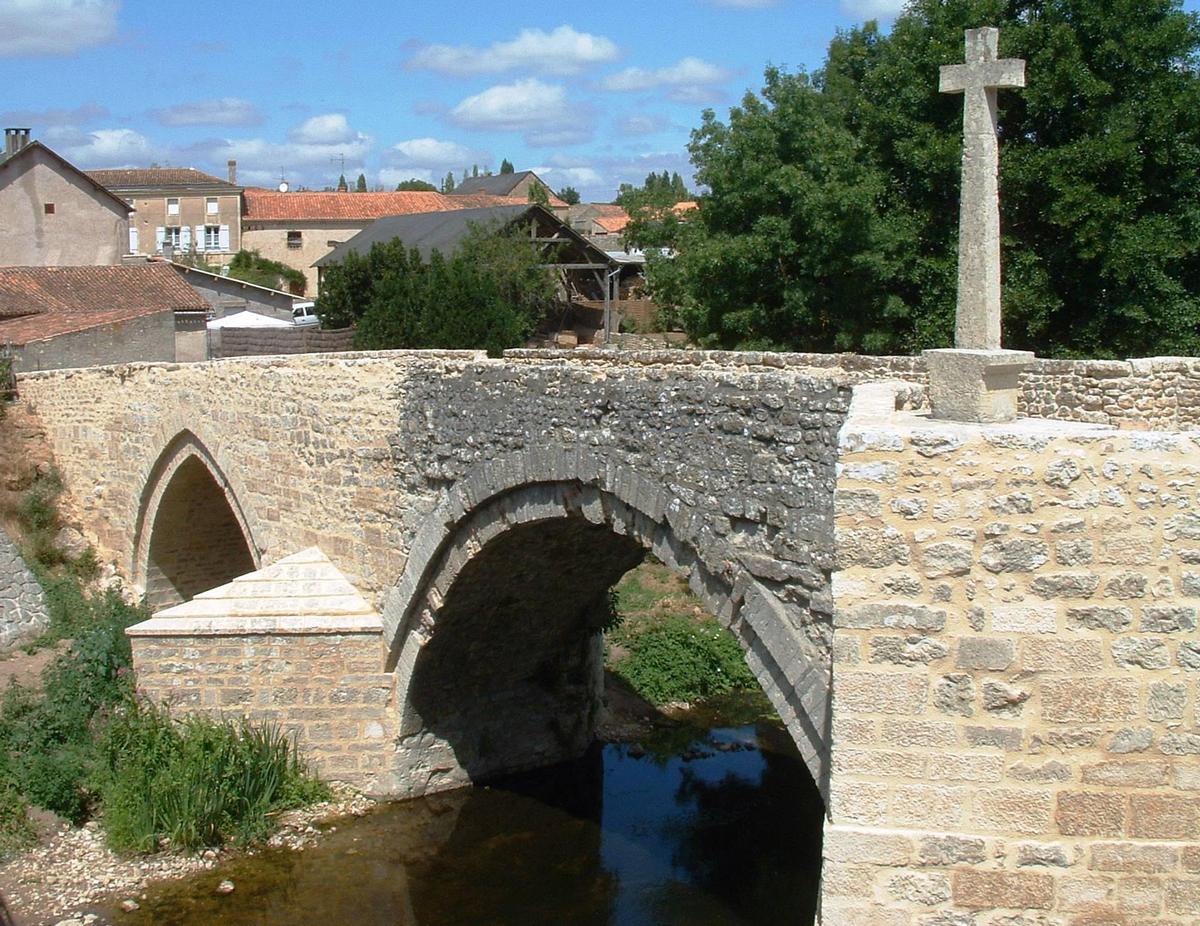 Saint-Généroux - Vieux pont 