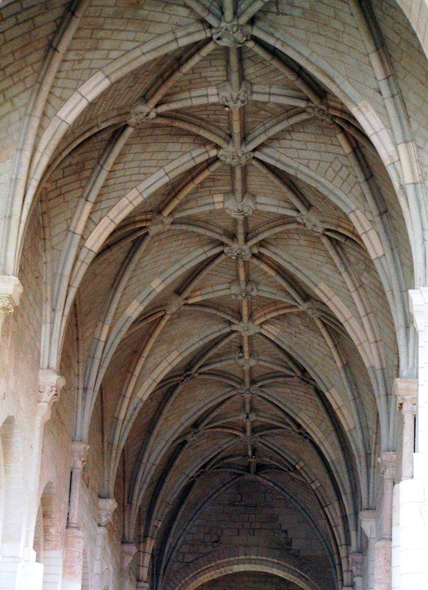 Ancienne abbatiale Saint-Jouin - Nef - Voûtes de style Plantagenêt 