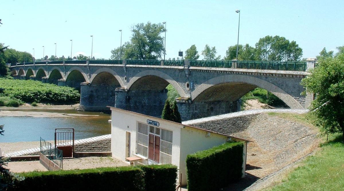 Digoin - Pont routier sur la Loire - Ensemble vu de l'amont 