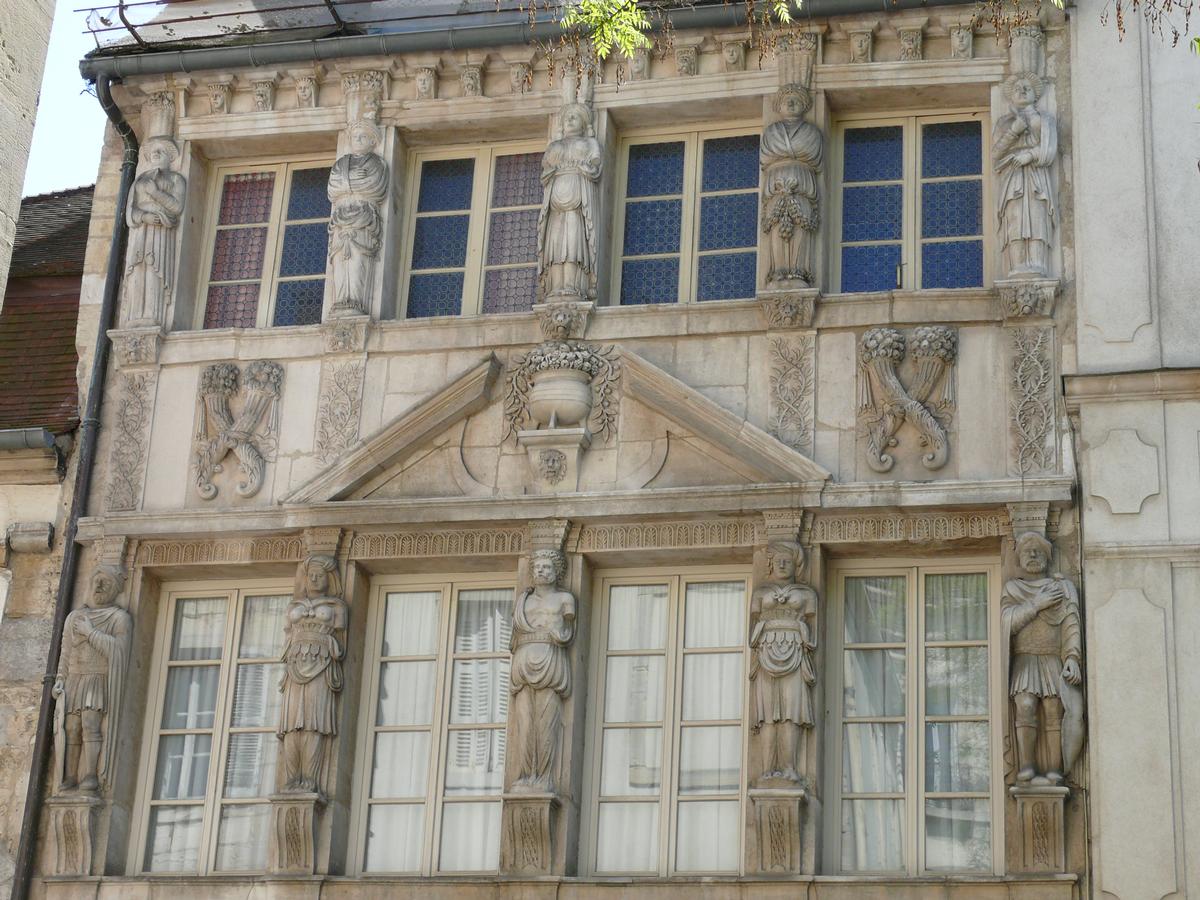 Dijon - Maison des Cariatides 