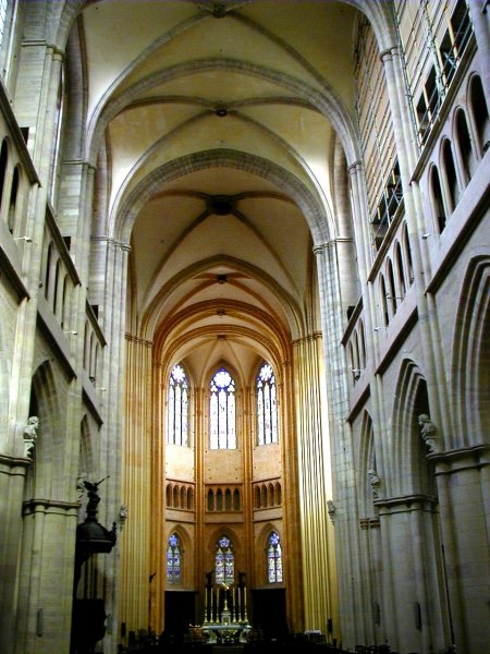 Cathédrale Saint-Bénigne à Dijon.Vaisseau central 