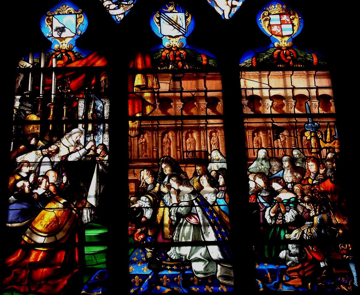 Dole - Collégiale Notre-Dame - La Sainte-Chapelle abritant une des deux hosties miraculeuses de Faverney - Vitrail 