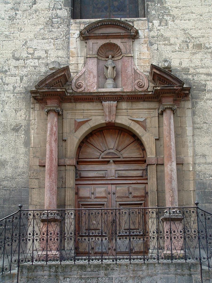 Dole - Ancien couvent des Carmélites - Façade sur rue de la chapelle des Carmélites - Portail 
