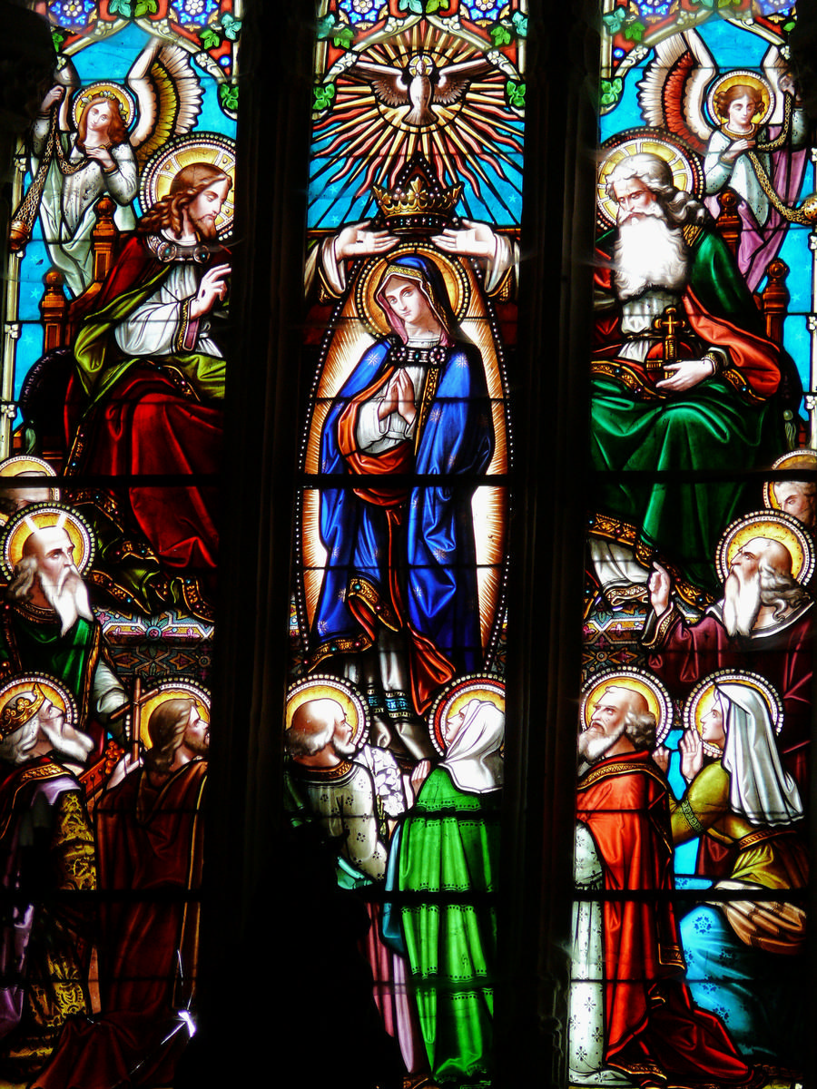 Molières - Eglise Notre-Dame-de-la-Nativité - Vitrail du couronnement de la Vierge 