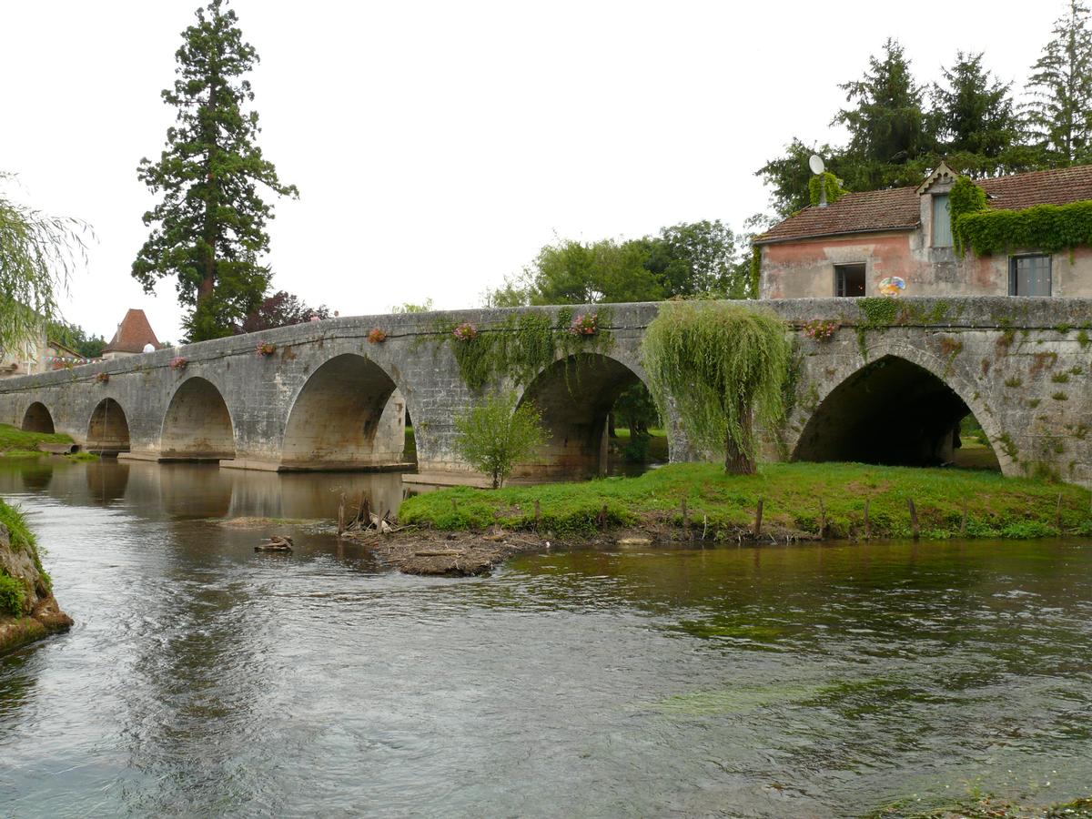 Vieux pont de Bourdeilles 