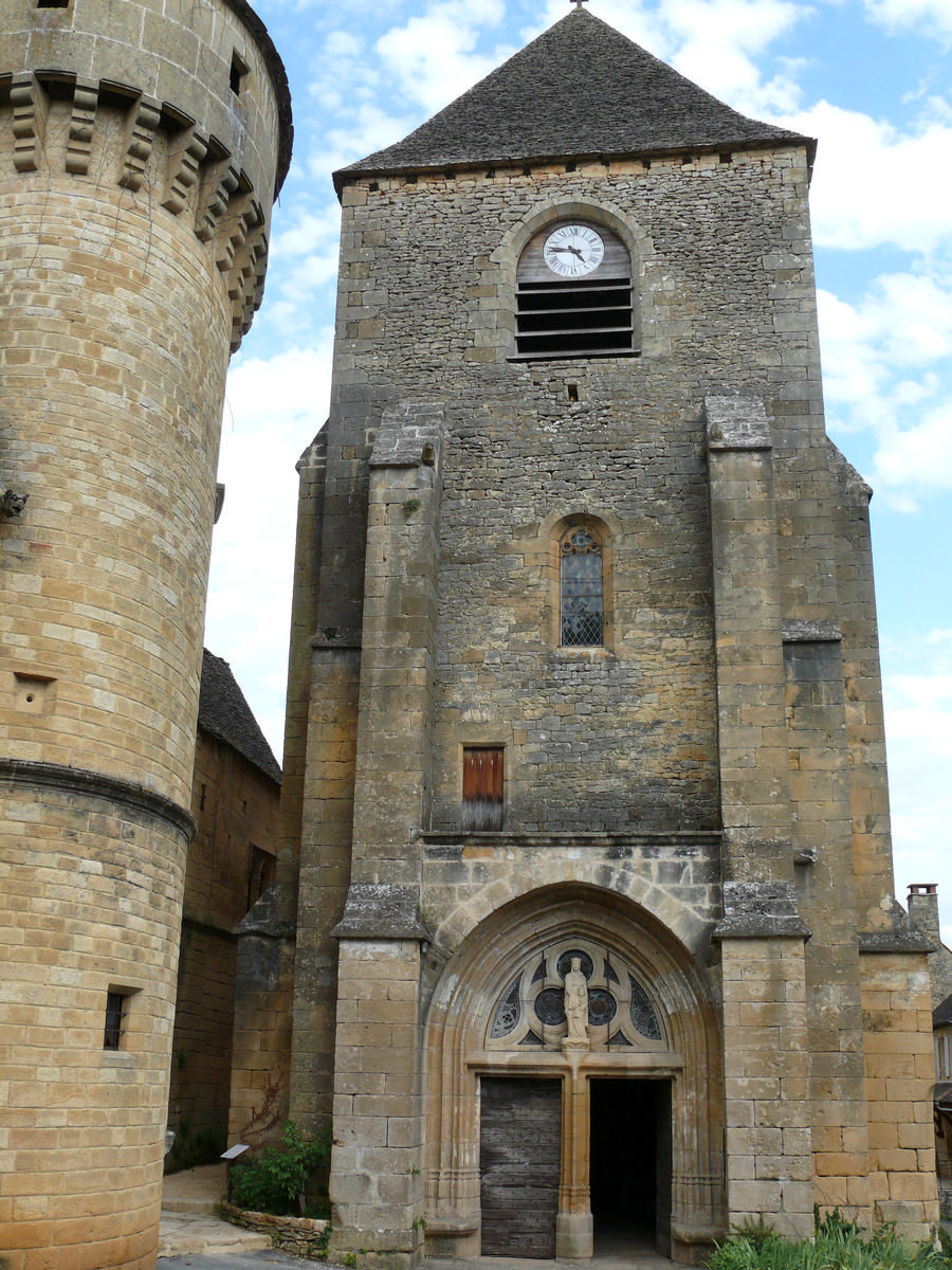 Saint-Geniès - L'église Notre Dame de l'Assomption et le château de Saint-Geniès 