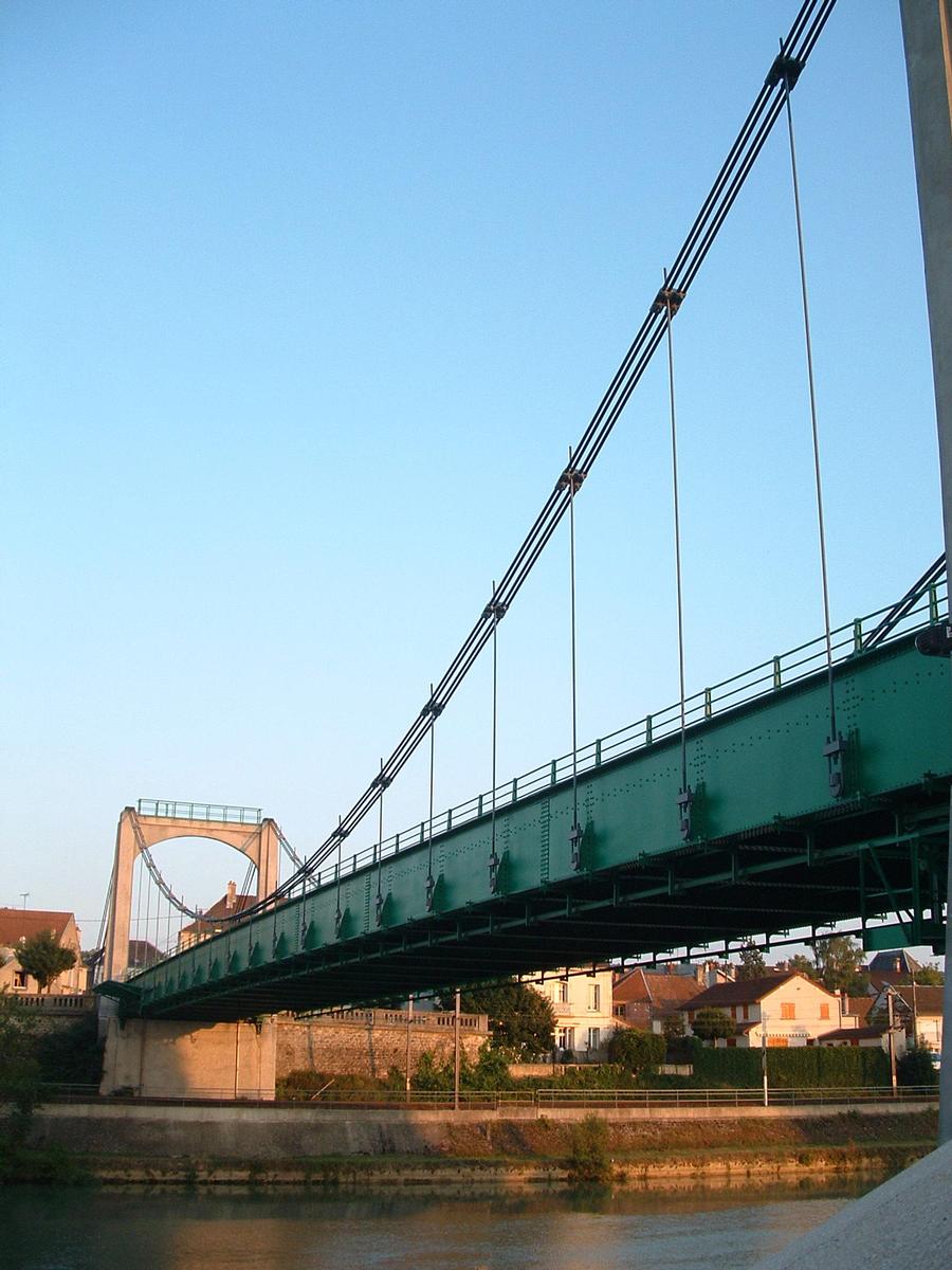 Dormans Suspension Bridge 