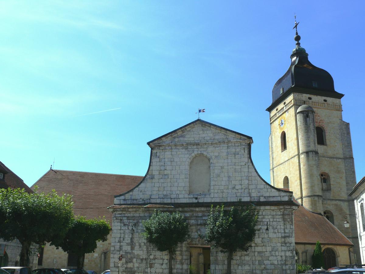 Fiche média no. 120216 Pontarlier - Eglise Saint-Bénigne - Façade latérale construite au 18 ème siècle [1739-1742] mais non achevée et le clocher construit en 1681-1682